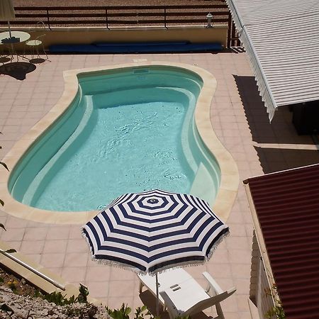 Gite Les Roziers Montmurat Habitación foto