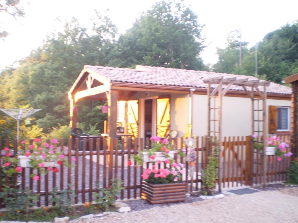 Gite Les Roziers Montmurat Habitación foto