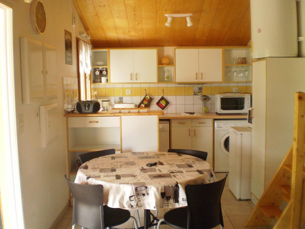 Gite Les Roziers Montmurat Habitación foto